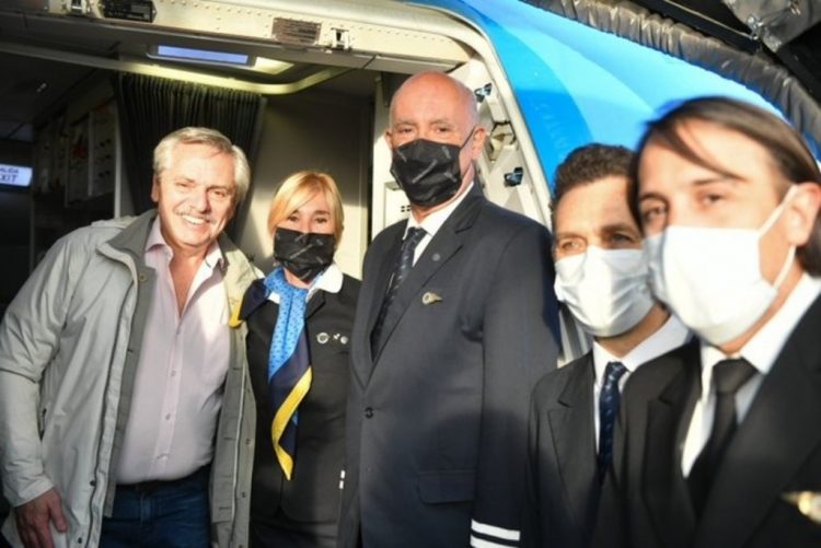 El Presidente inicia su gira europea y suma a Francia para reunirse con Macron