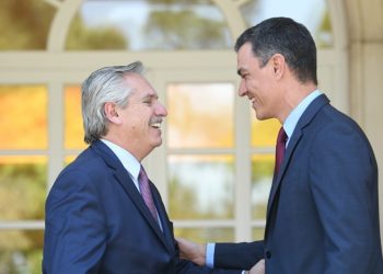 Por la guerra, Fernández ofrece alimentos y energía a Sánchez