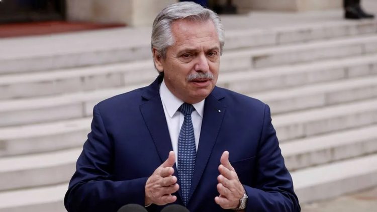 Fernández saludó a los trabajadores y celebró el “crecimiento del empleo privado”