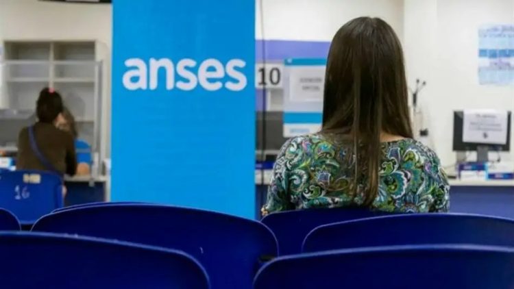 Unos 7,5 millones de trabajadores informales y monotributistas cobrarán el refuerzo de ingresos