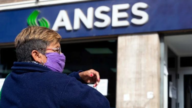 Comenzó el pago de haberes y del refuerzo de $ 12.000 para jubilados y pensionados