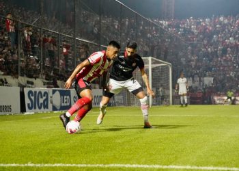 Instituto empató en Tucumán y se aleja de la cima