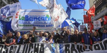 Empleados bancarios cerraron paritarias con un aumento del 60%