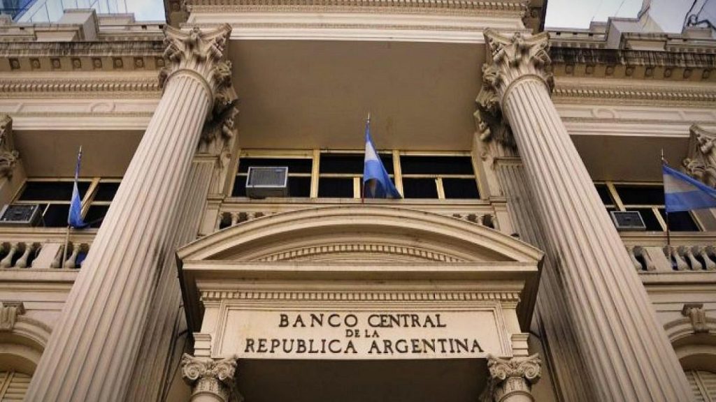 Las reservas siguen cayendo y están en el nivel más bajo de la gestión de Alberto Fernández
