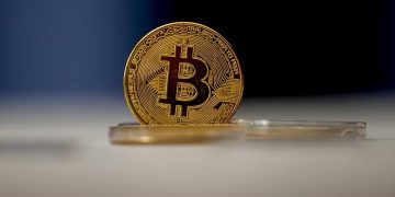 Por qué el Bitcoin cayó a valores mínimos desde 2020 y qué puede pasar a futuro