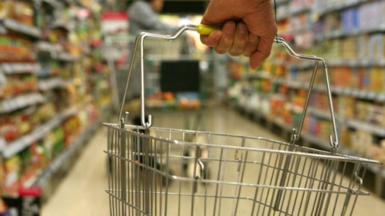 El salario mínimo vital y móvil no llega a cubrir la canasta alimentaria de una familia