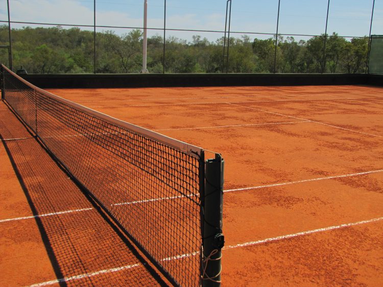 Admiten un amparo ambiental en contra de la instalación de canchas de tenis en zona residencial