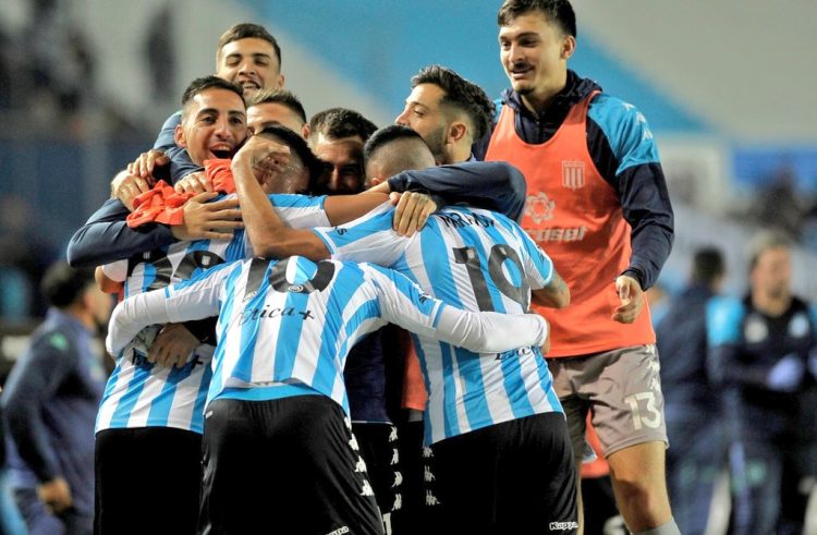 Racing aplastó a Aldosivi y clasificó a las semifinales