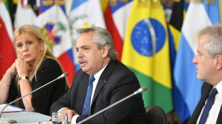 Fernández a ministros de la Celac: “Deberíamos unir voces para decirle al norte que pare”