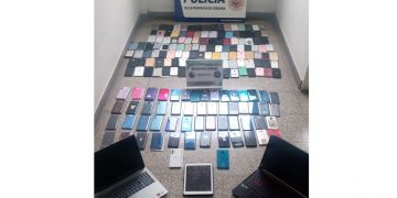 Detienen a un hombre y secuestran 178 teléfonos celulares (122 son marca iPhone)