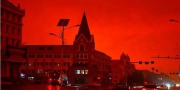 Así se tiñó de rojo el cielo en China   