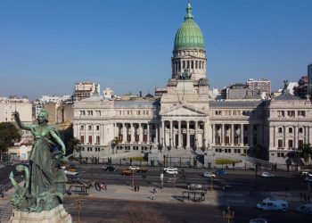 La oposición parlamentaria va por una agenda de alto voltaje