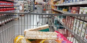 El poder adquisitivo familiar se desplomó entre 2017 y 2022