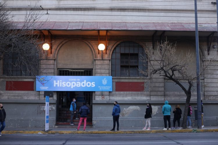Descartan una nueva ola de Covid en Córdoba pese a la suba de contagios