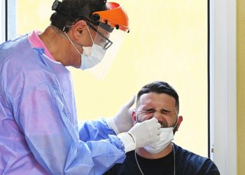 Reportaron 76 muertos y 17.646 nuevos casos de coronavirus en la última semana