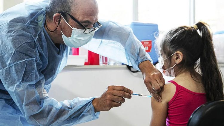 120.000 chicos recibirán la tercera dosis