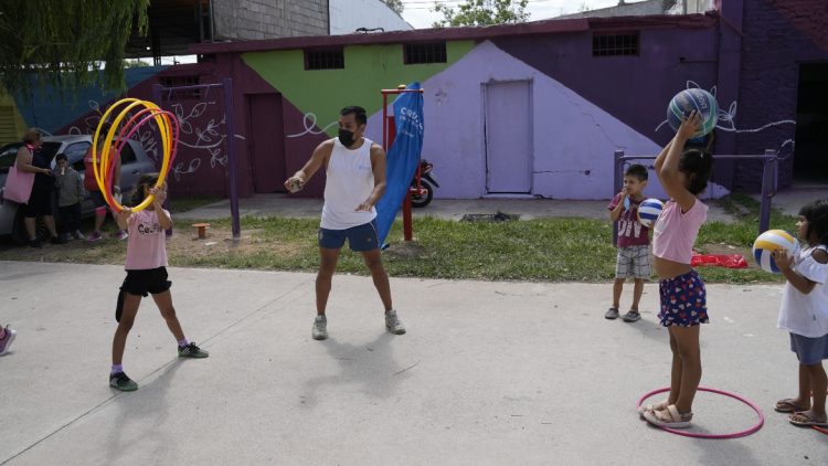 Los polideportivos sociales festejan el Día de la Familia