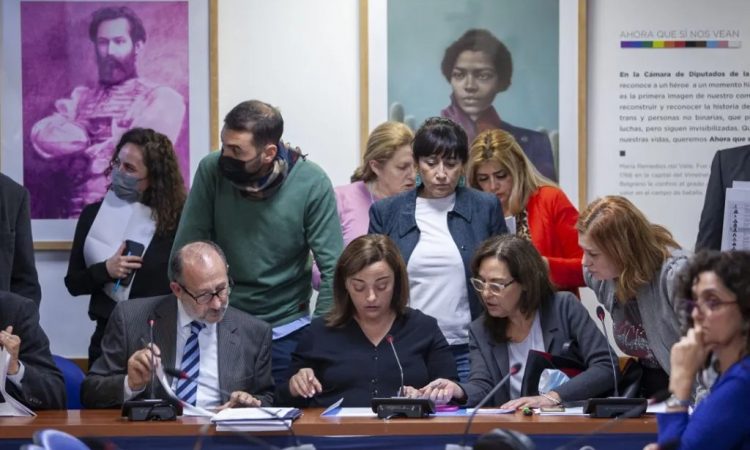 Diputados emitió tres dictámenes para reformar la ley de alquileres