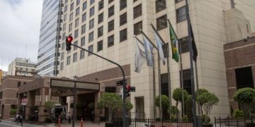 La economía cayó en marzo 0,7% contra febrero, aunque fue 4,8% superior al mismo mes de 2021