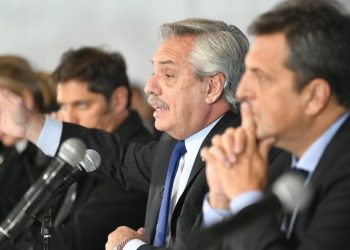 Fernández: “Estoy esperando que la Justicia llame a los ladrones de guante blanco a rendir cuentas”