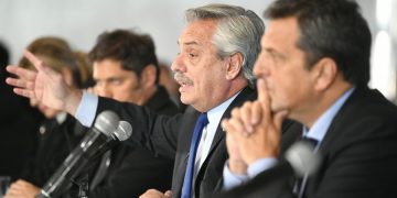 Fernández: “Estoy esperando que la Justicia llame a los ladrones de guante blanco a rendir cuentas”