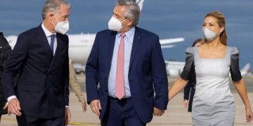 Fernández regresó al país tras una gira europea en la que endureció su postura frente a CFK