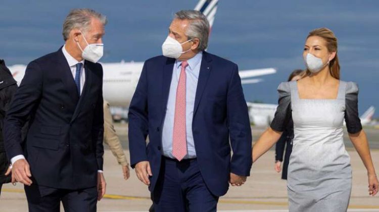 Fernández regresó al país tras una gira europea en la que endureció su postura frente a CFK