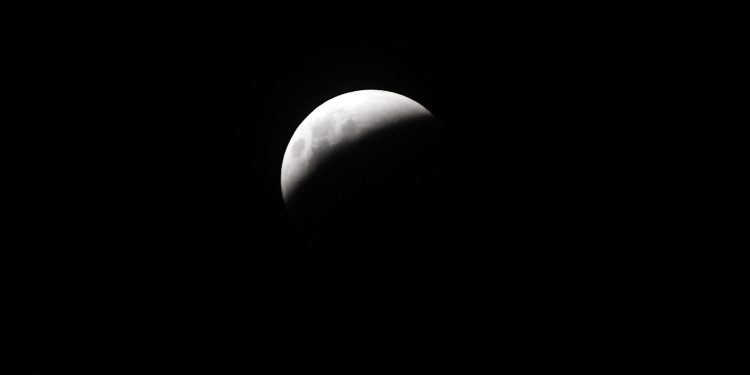 Foto por foto, así se vio el eclipse lunar en Córdoba