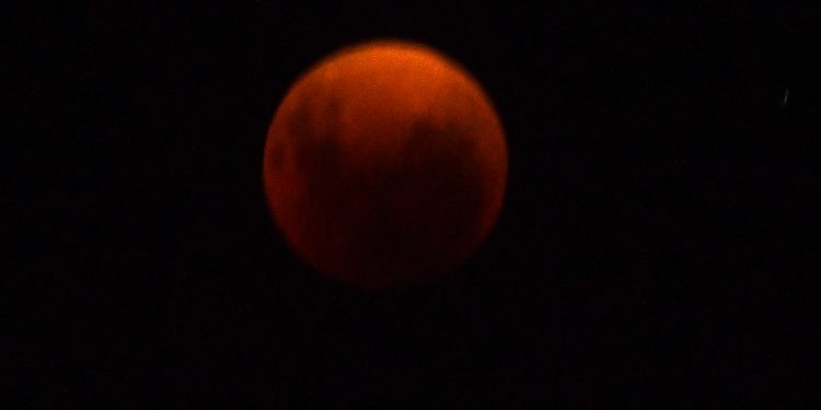 Foto por foto, así se vio el eclipse lunar en Córdoba