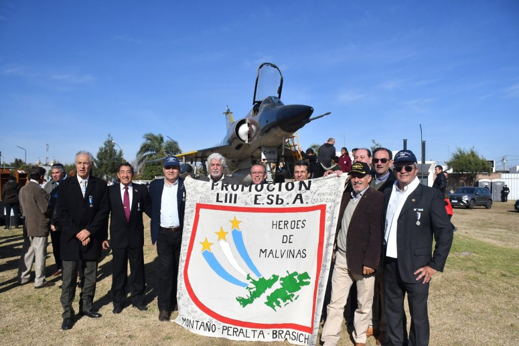 Entronizaron los restos de un avión caído en el Museo Nacional de Malvinas