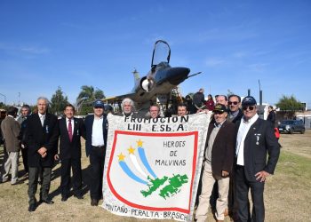 Entronizaron los restos de un avión caído en el Museo Nacional de Malvinas