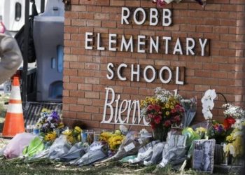 La madre del autor del tiroteo en Texas dijo que su hijo “no era un monstruo”