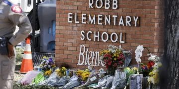 La madre del autor del tiroteo en Texas dijo que su hijo “no era un monstruo”