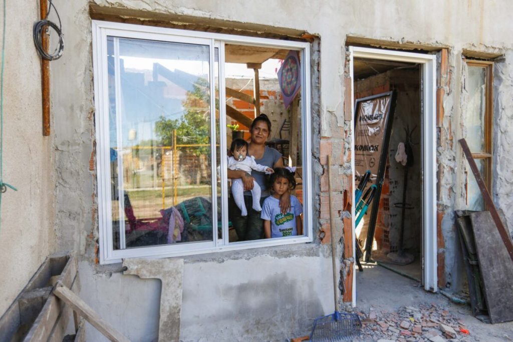 Reabrió la inscripción al sorteo de fondos para que mujeres de barrios populares reformen su casa