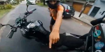 Quiso robarle, pero al ver que eran hinchas del mismo club lo dejó ir