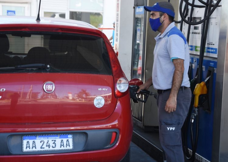 Adelantaron la suba de los combustibles de forma repentina