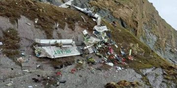 Hallaron restos del avión que había desaparecido en Nepal con 22 pasajeros