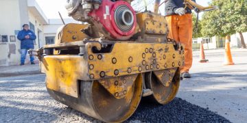 Pymes locales repararon baches en 218 barrios