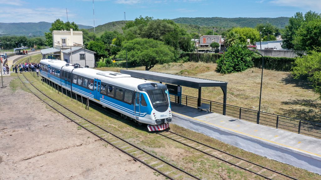 Intentaron robarse los durmientes de las vías del tren y fueron descubiertos