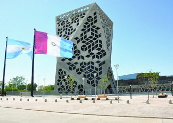 El Gobierno provincial adelantó a mayo la suba salarial del 10% para empleados estatales