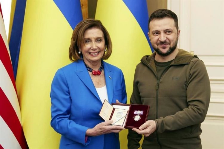 Pelosi viajó hasta Kiev para respaldar a Zelenski