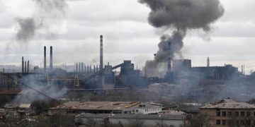 Rusia inició el asalto final a la fábrica del Azovstal en una devastada Mariupol