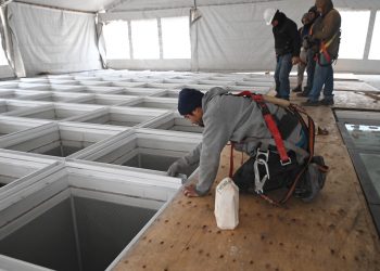 Ya fue levantado el 70% de la cubierta de vidrio en Plaza España