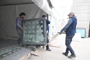 Ya fue levantado el 70% de la cubierta de vidrio en Plaza España