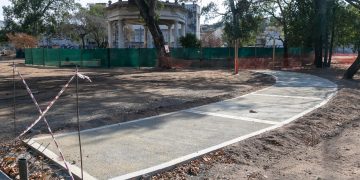 Parque Las Heras: construyen senderos peatonales internos