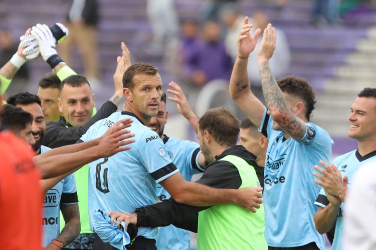Belgrano ganó y sigue mirando a todos desde lo más alto