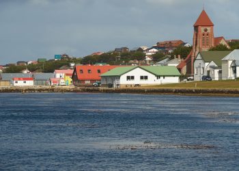 El Gobierno cuestionó al Reino Unido por otorgar el rango de ciudad a Puerto Argentino