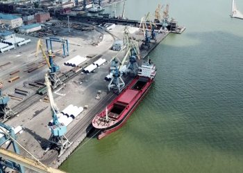 Bajo el control ruso, vuelve a operar el puerto de Mariupol