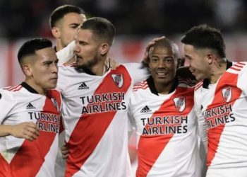 River goleó a Colo Colo y está en los octavos de final