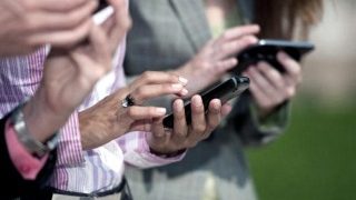 Casi el 90% de la población de grandes centros urbanos tiene telefonía móvil e internet